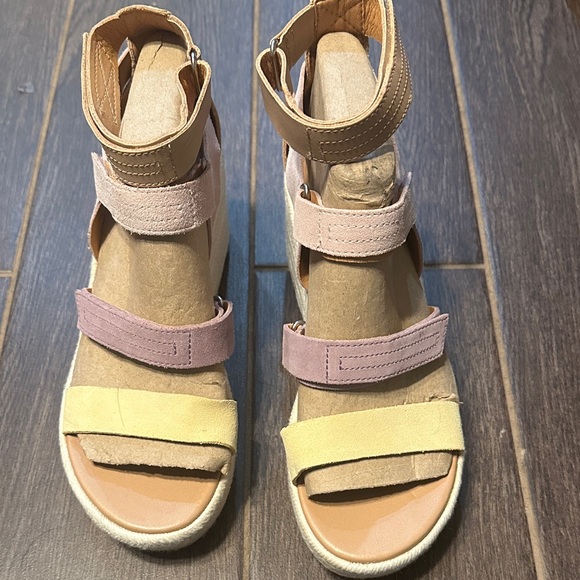 Sorel Pastel Wedge Sandals - Picture 4 of 9